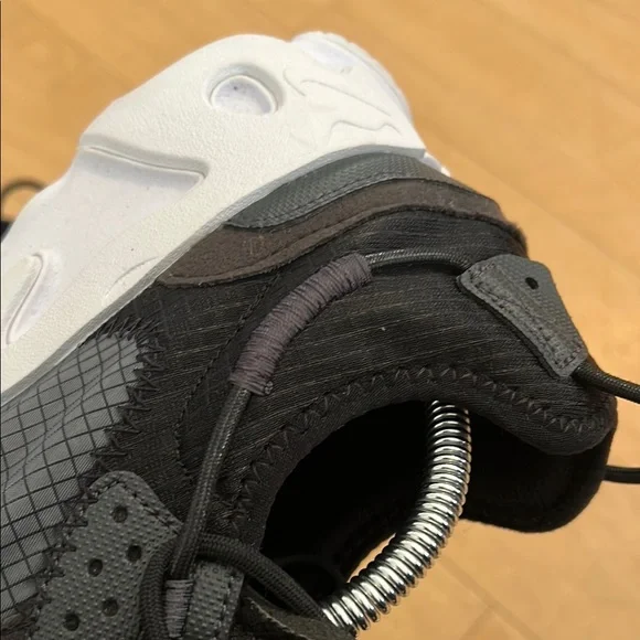 NIKE Men's React Live Running Shoe - Picture 11 of 16